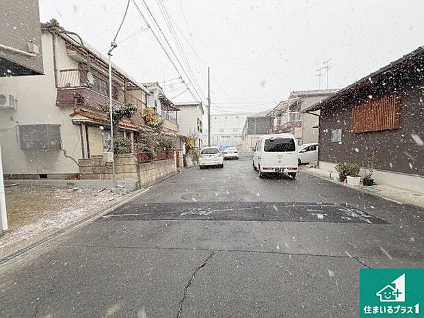 周辺は閑静な住宅街です。前面道路もしっかりと有りますので車の出し入れも安心ですよ!