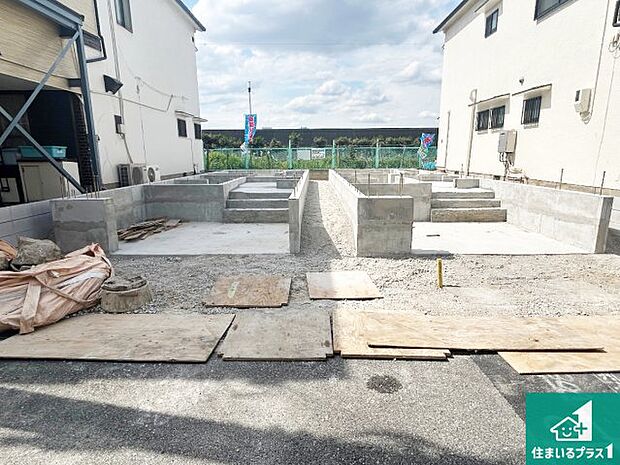 周辺は落ち着いた街並みの住宅地！子育てがしやすい住環境です！まだ未完成ですが、現地でしかわからない事もございます。是非一度ご覧ください。