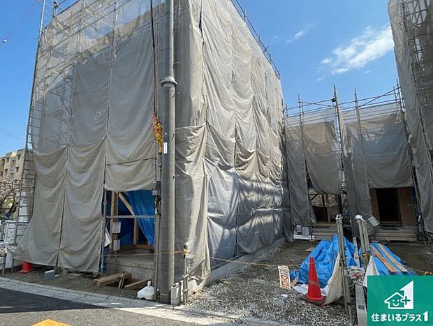 周辺は落ち着いた街並みの住宅地！子育てがしやすい住環境です！まだ未完成ですが、現地でしかわからない事もございます。是非一度ご覧ください。