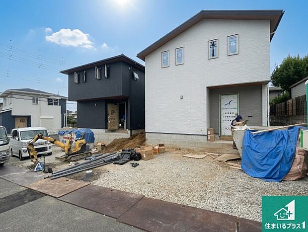 周辺は落ち着いた街並みの住宅地！子育てがしやすい住環境です！まだ未完成ですが、現地でしかわからない事もございます。是非一度ご覧ください。