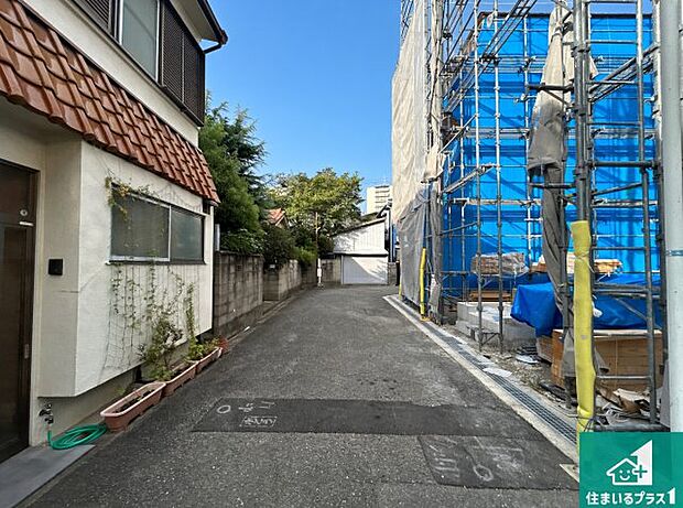 周辺は落ち着いた街並みの住宅地！子育てがしやすい住環境です！まだ未完成ですが、現地でしかわからない事もございます。是非一度ご覧ください。