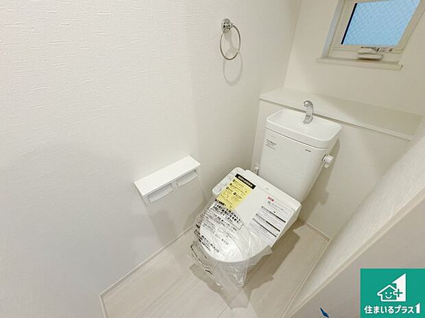 【トイレ】1・2階の2ヶ所にあるので、朝の忙しい時間の順番待ちもなく、深夜の利用にも大変便利です。