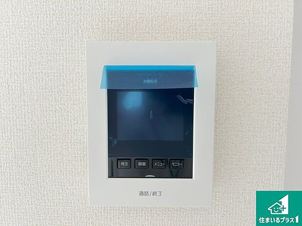 【カラーモニターインターホン】声だけでなく来訪者の姿や顔がモニターで確認できるので、小さなお子様がいらっしゃるご家庭でも安心できます！