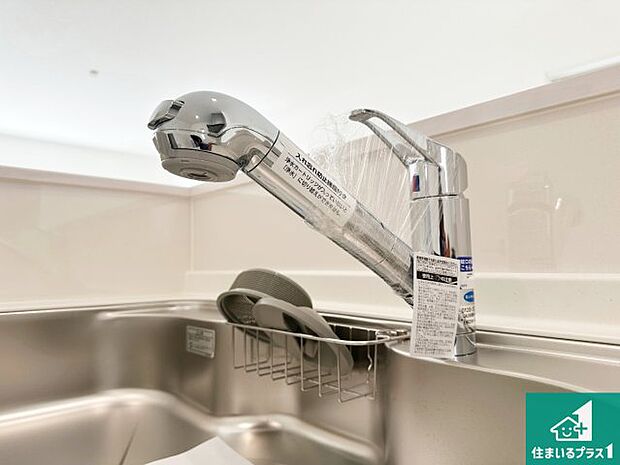 【キッチン水栓】浄水器を内蔵!炊飯時、お茶を作る時に安心してお水を使えます!お湯と冷水、浄水と原水、シャワーの切替えもワンタッチです!