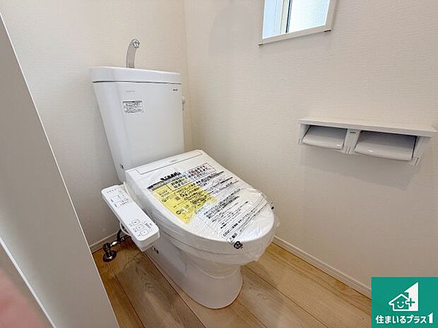 【トイレ】1・2階の2ヶ所にあるので、朝の忙しい時間の順番待ちもなく、深夜の利用にも大変便利です。