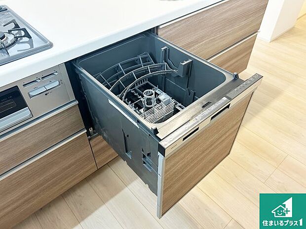 【食器洗い乾燥機】食事後の一仕事、食器洗いをボタン一つでお任せできちゃいます!場所を取らないビルトイン式なので、お料理スペースもしっかり確保!