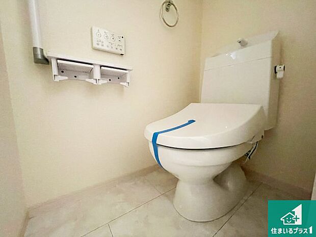 【トイレ】1・2階の2ヶ所にあるので、朝の忙しい時間の順番待ちもなく、深夜の利用にも大変便利です。