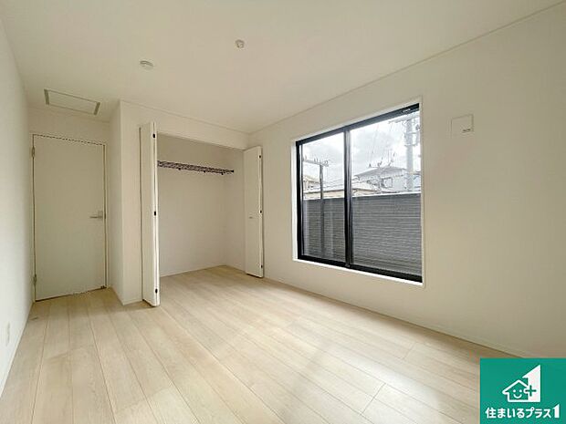 【洋室】シンプルな洋室は、自分好みのインテリアが楽しめます♪ご家族とインテリアや家具を選びに行くのは新築購入時の醍醐味の一つです。ぜひお楽しみください♪