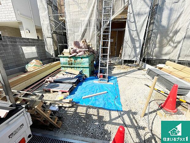 【外観】ご案内の際は現地集合はもちろん、ご自宅の送迎や最寄りの駅迄のお迎え等お気軽にご相談ください。現在建築中!落ち着いた街並みで新生活を始めることが出来そう!周辺の物件も併せてご紹介させて頂きます!