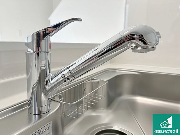 【キッチン水栓】浄水器を内蔵!炊飯時、お茶を作る時に安心してお水を使えます!お湯と冷水、浄水と原水、シャワーの切替えもワンタッチです!