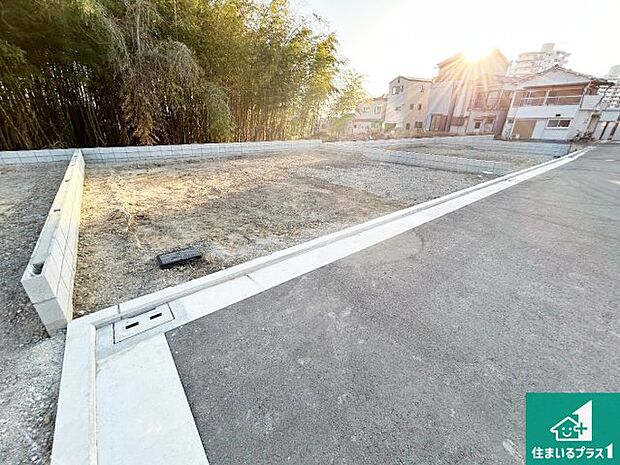 【外観】周辺は落ち着いた街並みの住宅地!子育てがしやすい住環境です!まだ未完成ですが、現地でしかわからない事もございます。是非一度ご覧ください。