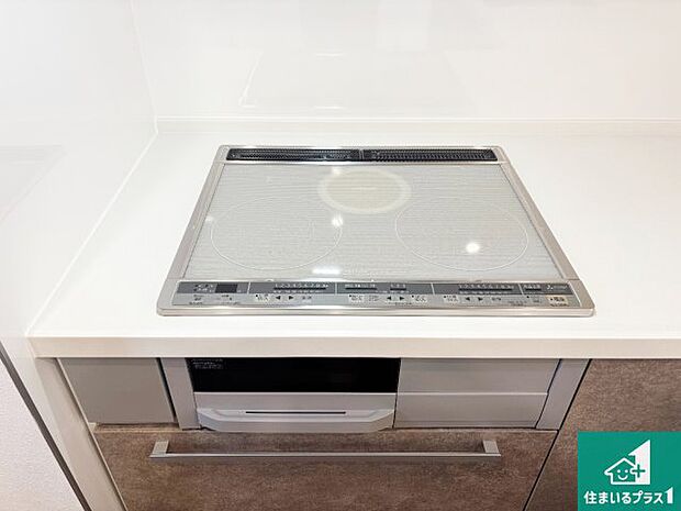 【IHコンロ】火を使わないので、安心なIHコンロ!でこぼこが無い構造なので、掃除もしやすく清潔に保てます!