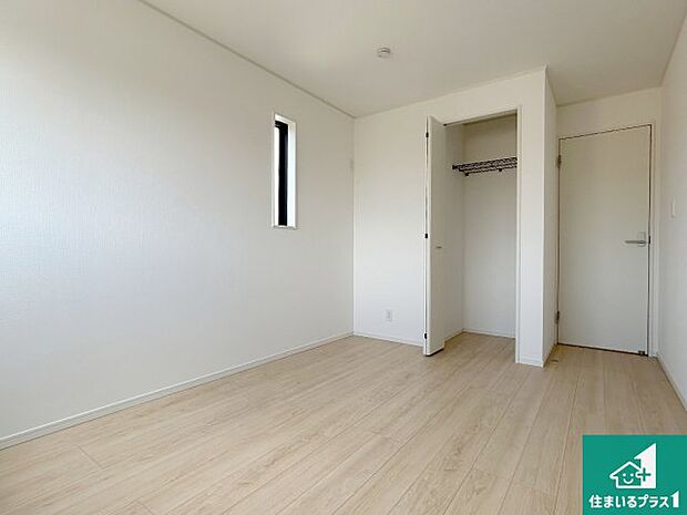 【洋室】ナチュラル感のある洋室は、自分好みのインテリアが楽しめます♪ご家族とインテリアや家具を選びに行くのは新築購入時の醍醐味の一つです。ぜひお楽しみください♪