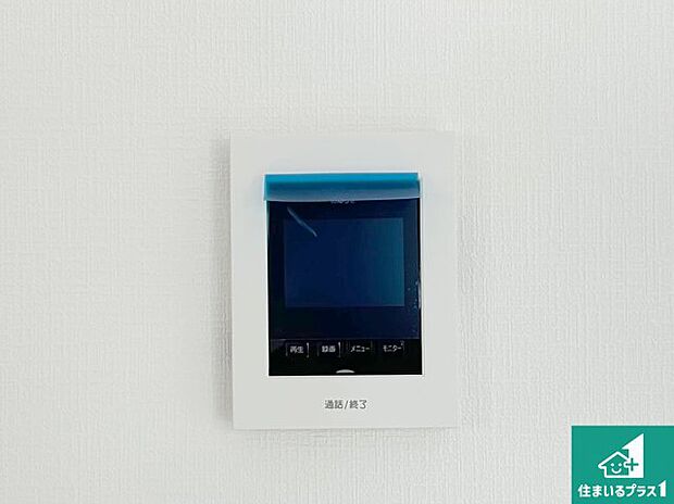 【カラーモニターインターホン】声だけでなく来訪者の姿や顔がモニターで確認できるので、小さなお子様がいらっしゃるご家庭でも安心できます!