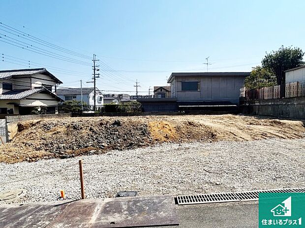 【外観】周辺は落ち着いた街並みの住宅地！子育てがしやすい住環境です！まだ未完成ですが、現地でしかわからない事もございます。是非一度ご覧ください。