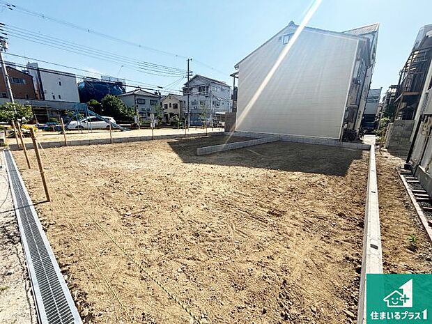 【外観】周辺は落ち着いた街並みの住宅地！子育てがしやすい住環境です！まだ未完成ですが、現地でしかわからない事もございます。是非一度ご覧ください。