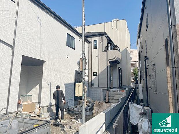 【外観】周辺は落ち着いた街並みの住宅地!子育てがしやすい住環境です!まだ未完成ですが、現地でしかわからない事もございます。是非一度ご覧ください。