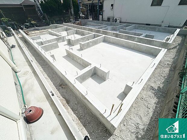 【外観】現在建築中！落ち着いた街並みで新生活を始めることが出来そう！周辺の物件も併せてご紹介させて頂きます！