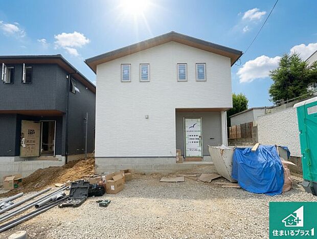 【外観】現在建築中！落ち着いた街並みで新生活を始めることが出来そう！周辺の物件も併せてご紹介させて頂きます！