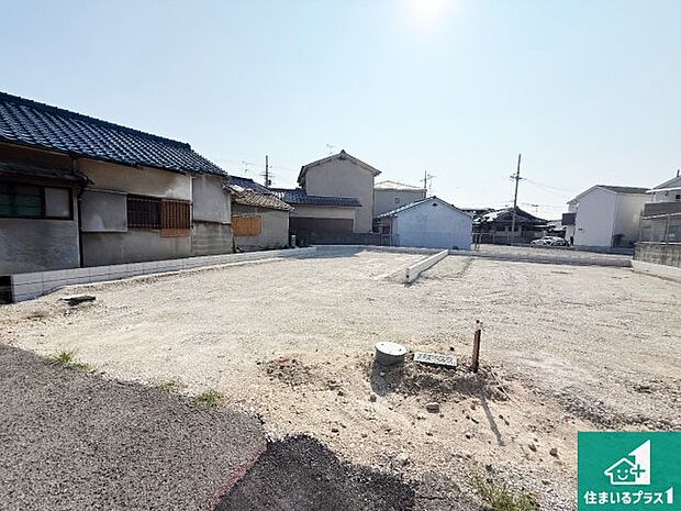 【外観】周辺は落ち着いた街並みの住宅地!子育てがしやすい住環境です!まだ未完成ですが、現地でしかわからない事もございます。是非一度ご覧ください。