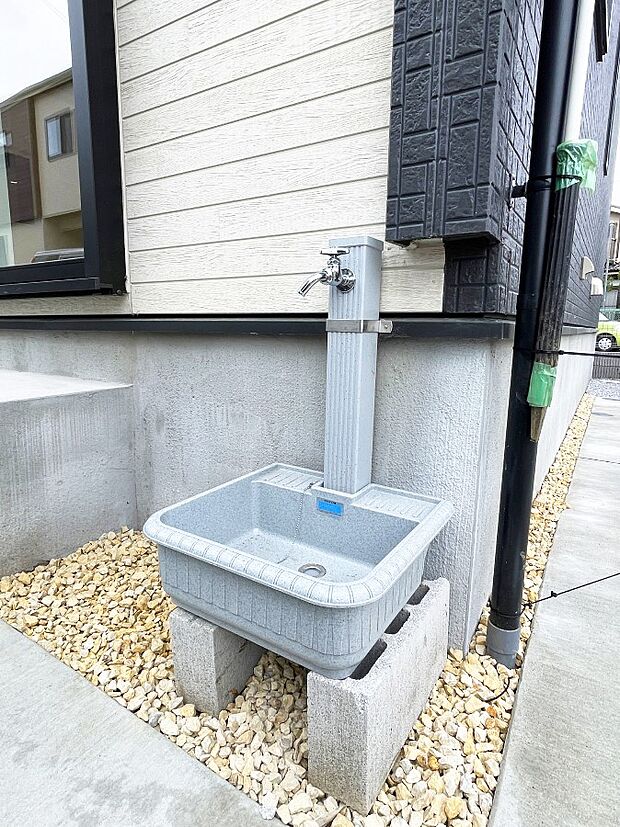 【その他現地】外水栓があると、庭のお手入れやちょっとした手洗い・洗車に便利です！