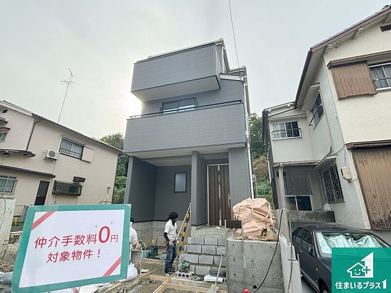 周辺は落ち着いた街並みの住宅地！子育てがしやすい住環境です！まだ未完成ですが、現地でしかわからない事もございます。是非一度ご覧ください。