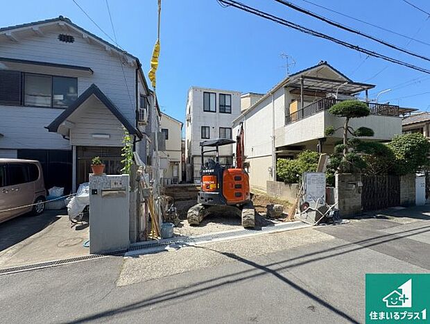 周辺は落ち着いた街並みの住宅地!子育てがしやすい住環境です!まだ未完成ですが、現地でしかわからない事もございます。是非一度ご覧ください。