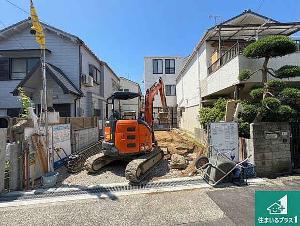 周辺は落ち着いた街並みの住宅地!子育てがしやすい住環境です!まだ未完成ですが、現地でしかわからない事もございます。是非一度ご覧ください。