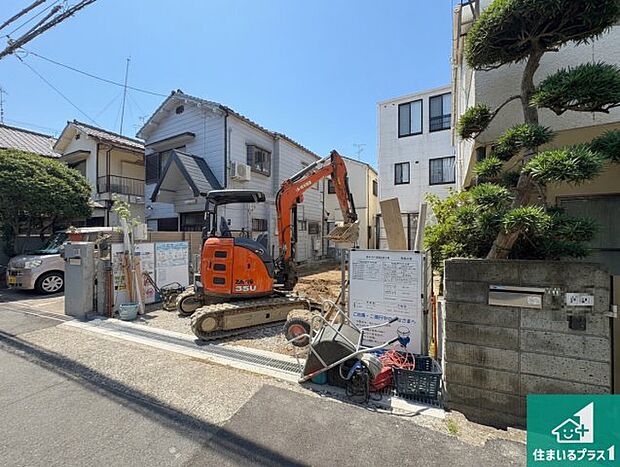 周辺は落ち着いた街並みの住宅地!子育てがしやすい住環境です!まだ未完成ですが、現地でしかわからない事もございます。是非一度ご覧ください。