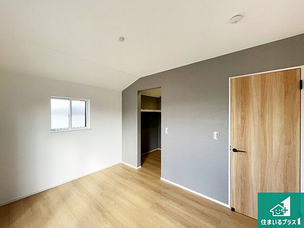 【洋室】シンプルな洋室は、自分好みのインテリアが楽しめます♪ご家族とインテリアや家具を選びに行くのは新築購入時の醍醐味の一つです。ぜひお楽しみください♪