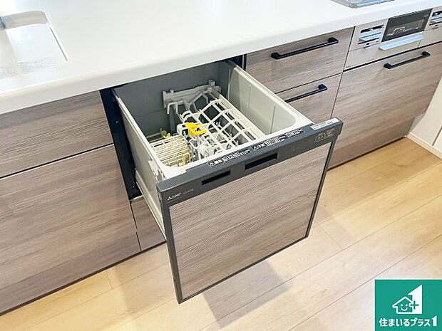 【食器洗い乾燥機】食事後の一仕事、食器洗いをボタン一つでお任せできちゃいます!場所を取らないビルトイン式なので、お料理スペースもしっかり確保!