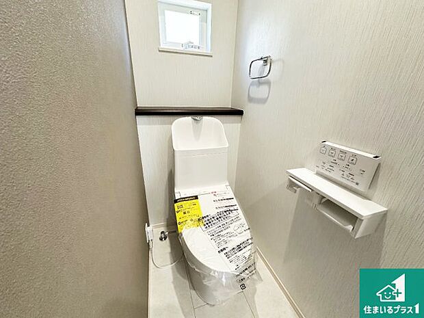 【トイレ】1・2階の2ヶ所にあるので、朝の忙しい時間の順番待ちもなく、深夜の利用にも大変便利です。