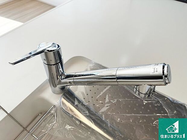 【キッチン水栓】浄水器を内蔵!炊飯時、お茶を作る時に安心してお水を使えます!お湯と冷水、浄水と原水、シャワーの切替えもワンタッチです!