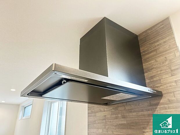 【レンジフード】スタイリッシュな印象のフラットタイプ!LED照明付き!