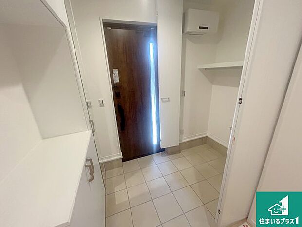 【玄関】シューズボックスにはたくさんの靴が収納できるので玄関周りはいつもスッキリ！ご家族が増えても安心！