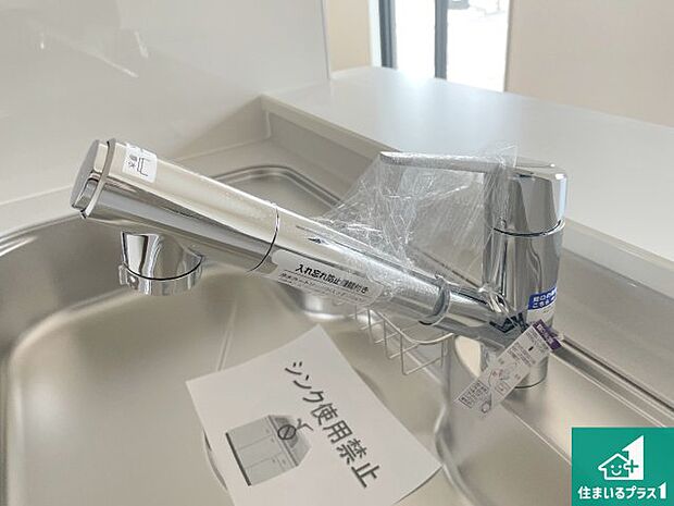 【キッチン水栓】浄水器を内蔵！炊飯時、お茶を作る時に安心してお水を使えます！お湯と冷水、浄水と原水、シャワーの切替えもワンタッチです！