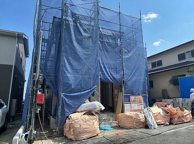 【外観】周辺は落ち着いた街並みの住宅地！子育てがしやすい住環境です！まだ未完成ですが、現地でしかわからない事もございます。是非一度ご覧ください。