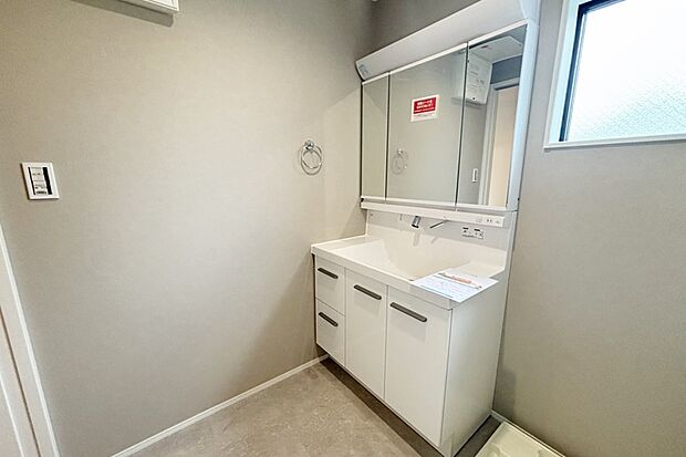 【【photo/洗面所】】2階に洗面室、浴室を配置し、バルコニーへのアクセスを楽々に♪