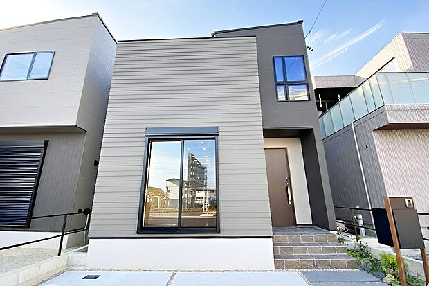 【■Photo/4号地外観■】当日のご案内も承っております。まずは見るだけ・サクッと10分見学も大歓迎です！お気軽にお問い合わせください！