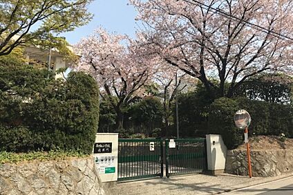 御劔小学校 約450～470ｍ(徒歩6分)