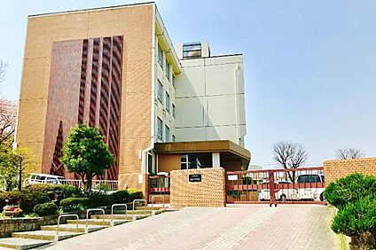 植田中学校 約550～585ｍ(徒歩7～8分)
