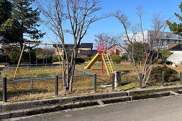 高尾第ニ児童公園（約80m）