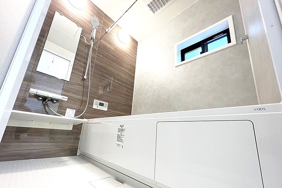■2号地／浴室■
トレンドを意識したデザインと高い機能性を備えた浴室。「まる洗いカウンター」や「パッとくるりんポイ排水口」と、お手入れのしやすさにこだわった浴室です。