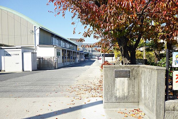 安城中部小学校まで約1400~1410m 徒歩18分