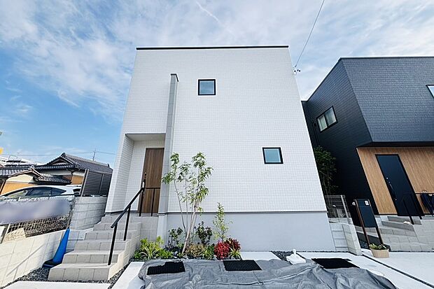 *3号地外観写真*
駅近で便利♪リニモは走行の際の音がほとんどしないので、路線近くても快適です。太陽光搭載!内覧できます。