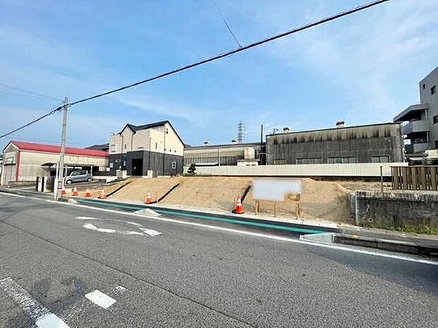 現地土地写真
前面道路広々♪運転もスムーズです☆
