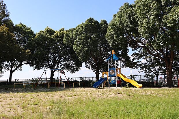 地楽公園 徒歩1分