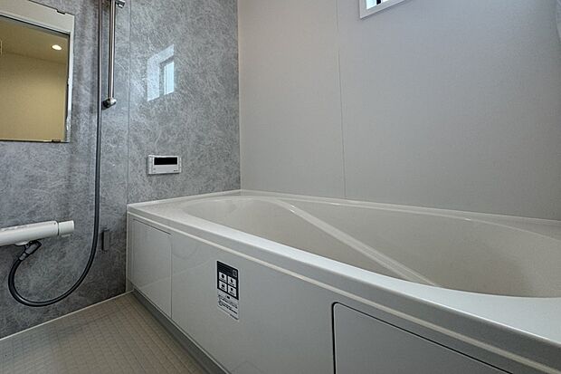 【【3号地浴室】】浴室乾燥機付き。花粉の季節や雨の日もお洗濯物を干すことができます。