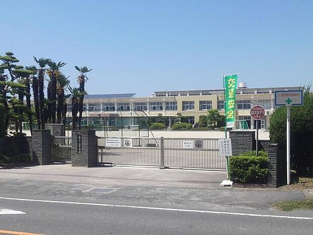 北里小学校（約1,900m）