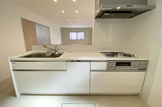 Photo/2号地　キッチン
キッチンから洗面所・浴室へと水まわり動線に配慮された設計で家事効率UPします♪